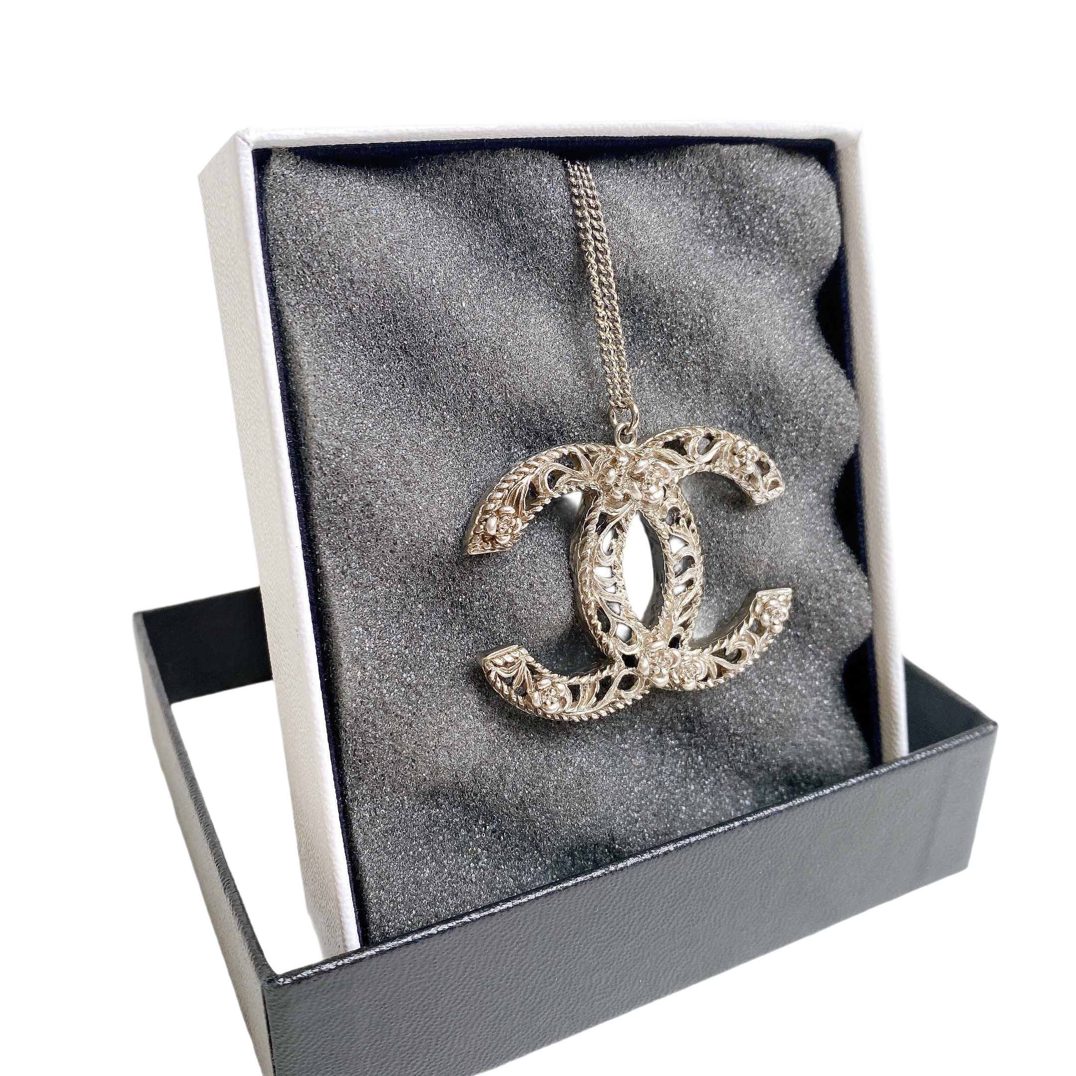 CHANEL NECKLACE