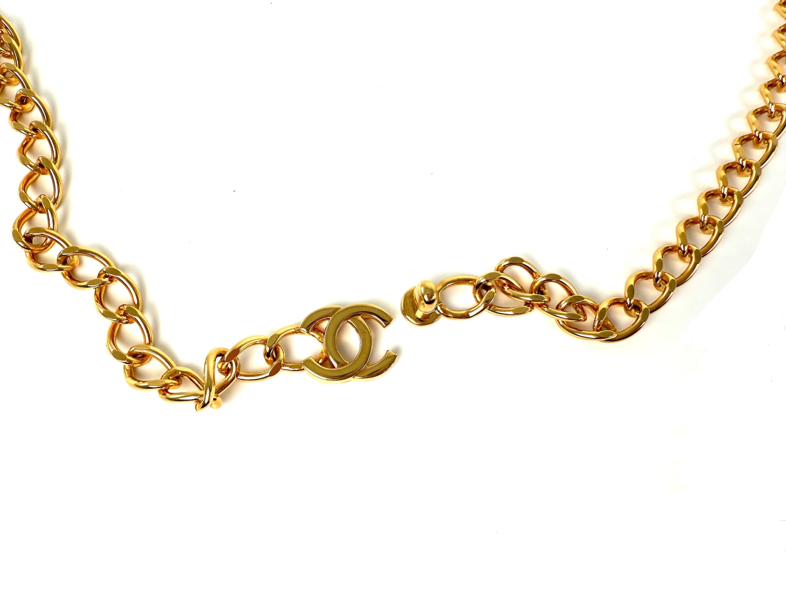 Vintage CHANEL Turn lock Gold Chain Link CC Waist Belt Necklace