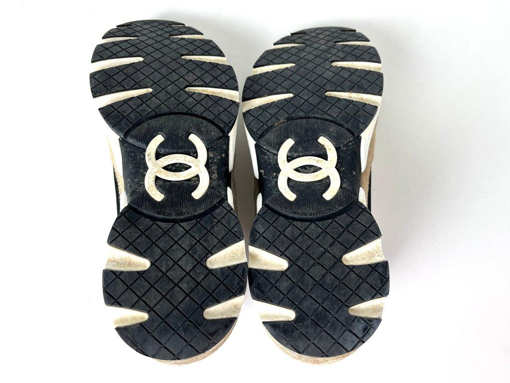 CHANEL 2023 Logo CC White Beige Black Sneakers 41 10