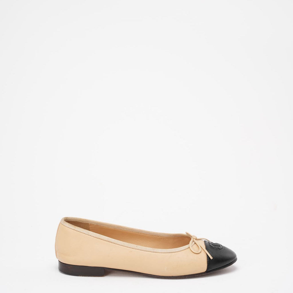 Chanel Beige/Black CC Cap Toe Ballet Flats Size 38