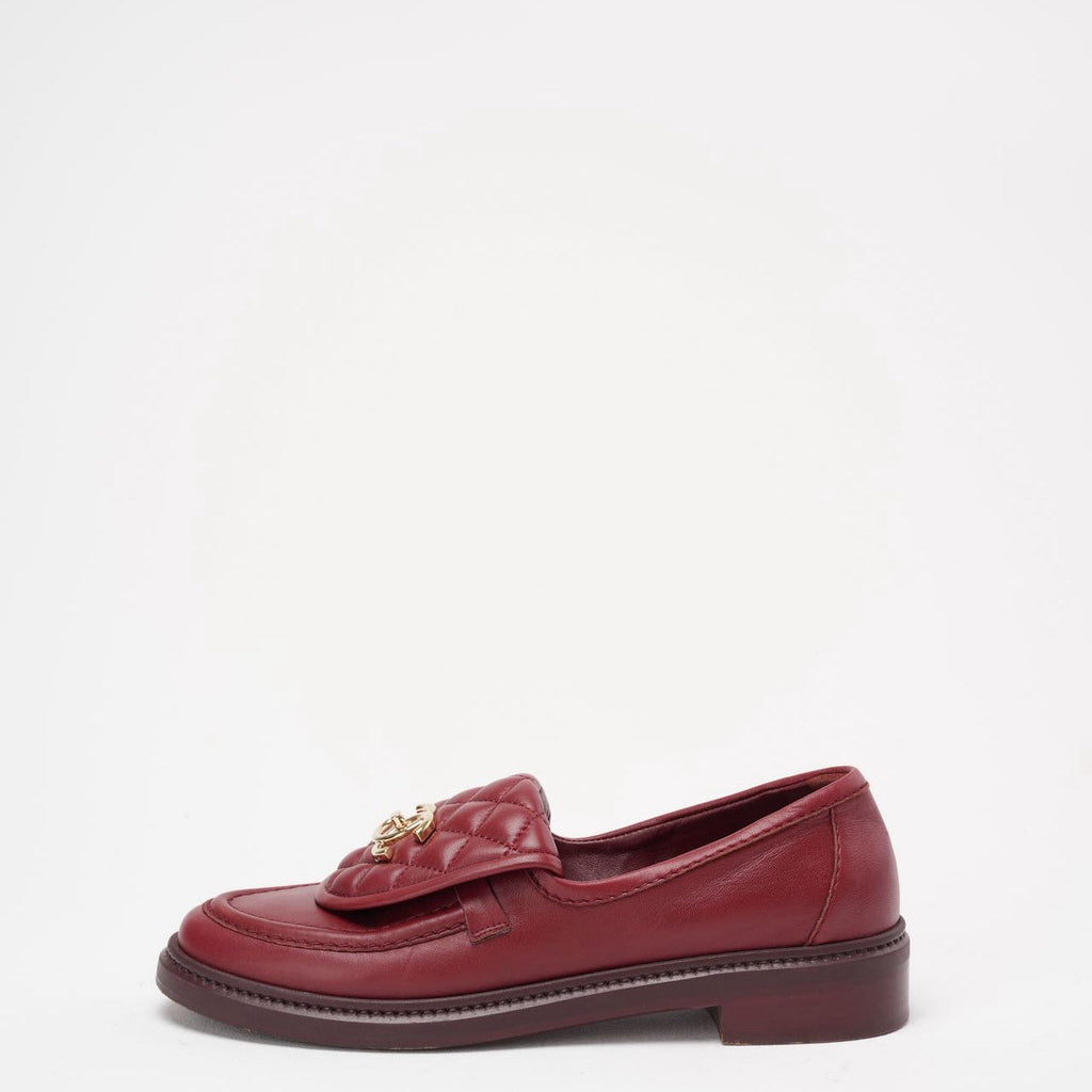 Chanel Red Lambskin Quilted CC Turnlock Loafers Size 38C