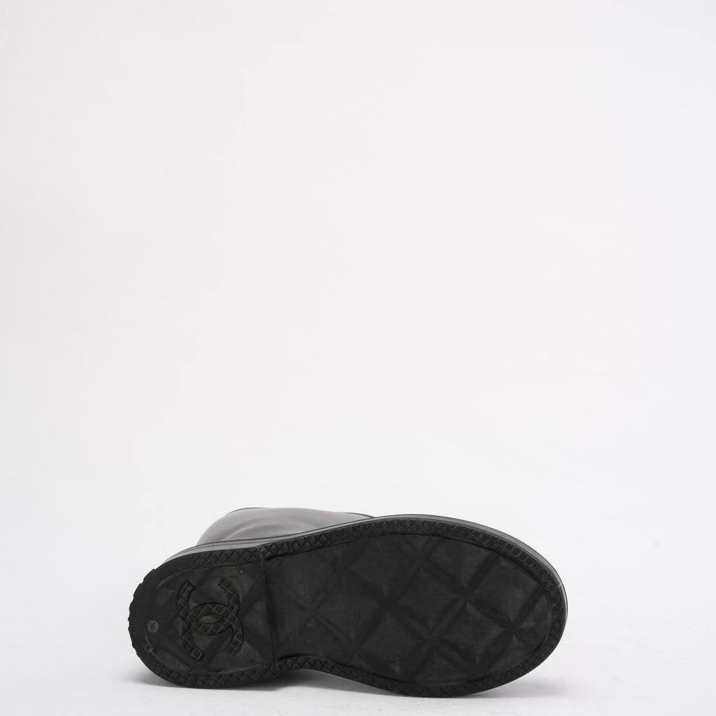 Chanel Classic Rain Boots in Black/White With CC Logo 39