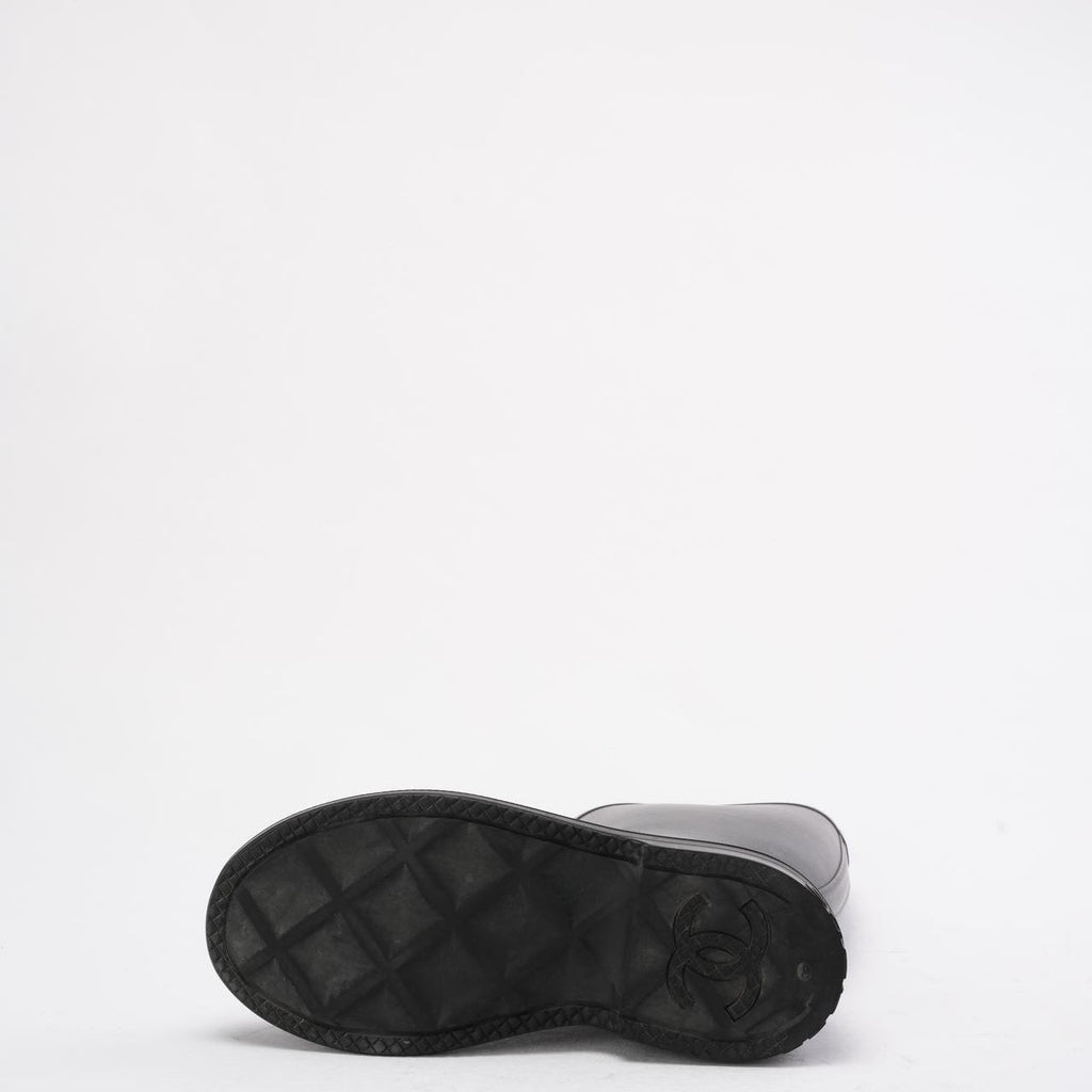 Chanel Classic Rain Boots in Black/White With CC Logo 39