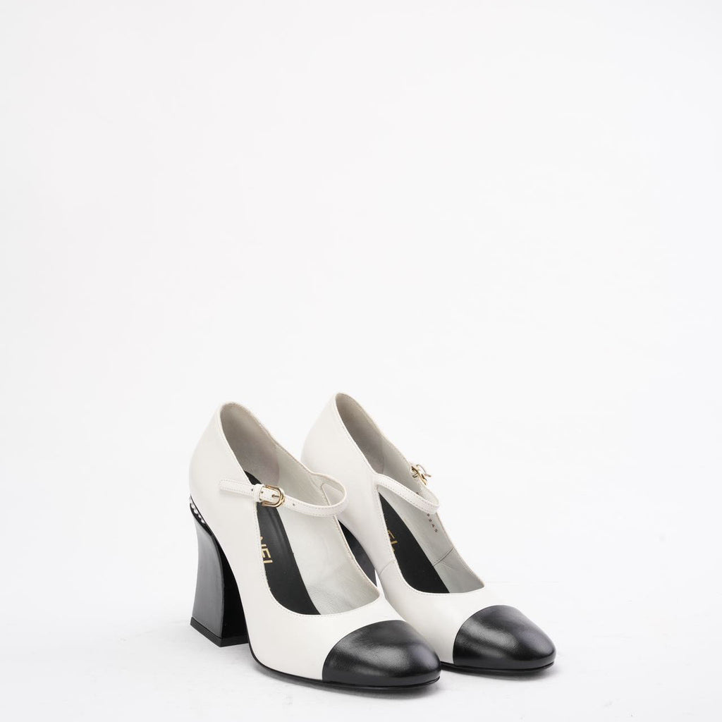 Chanel Black/White Leather Two Tone Pearl Mary Jane Shoes Size 38.5