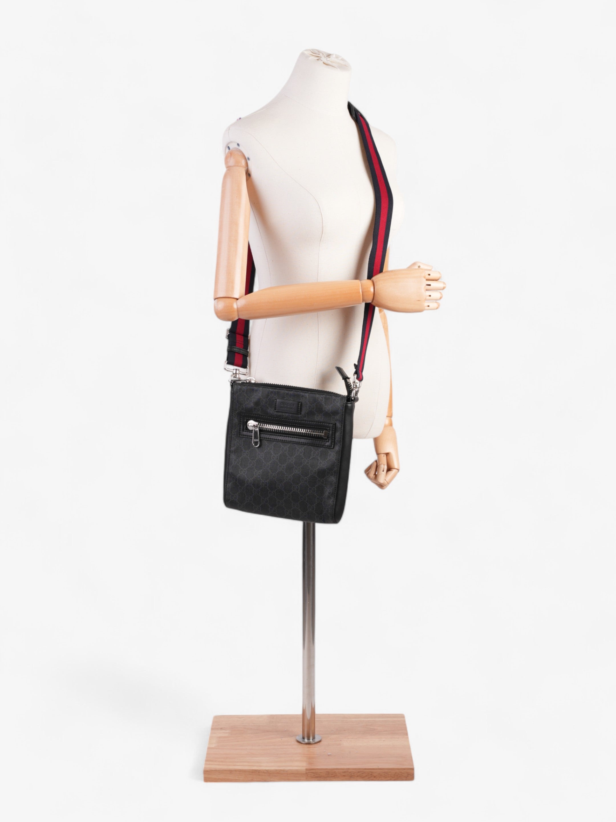 Gucci GG Messenger GG Supreme / Red / Blue Coated Canvas