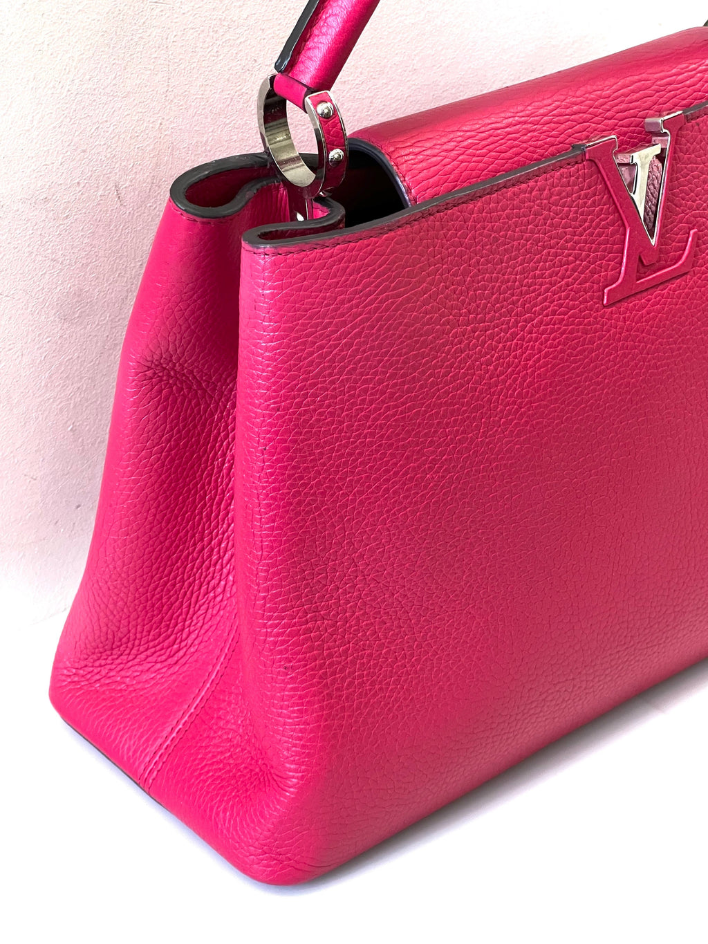 LOUIS VUITTON CAPUCINES MM LEATHER HANDBAG