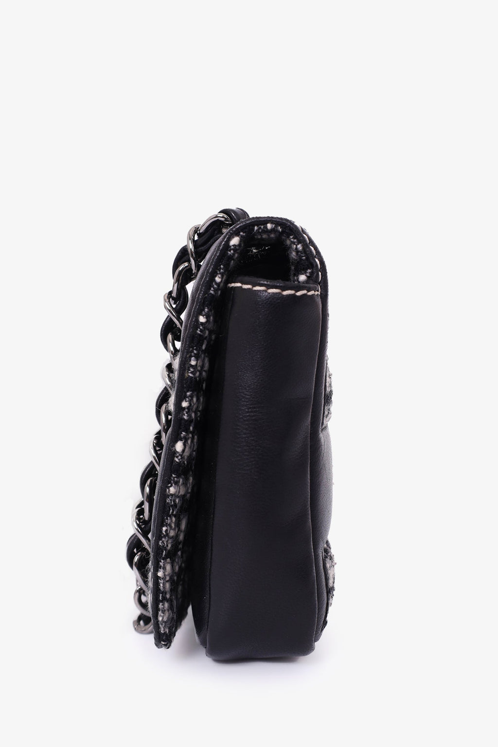 Pre-Loved Chanel™ 2004/05 Black/White Tweed/Leather Brick Reissue Flap Bag