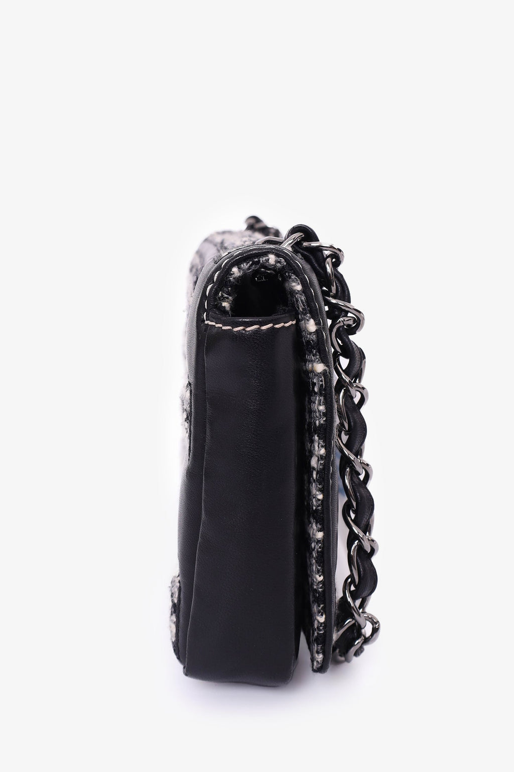 Pre-Loved Chanel™ 2004/05 Black/White Tweed/Leather Brick Reissue Flap Bag