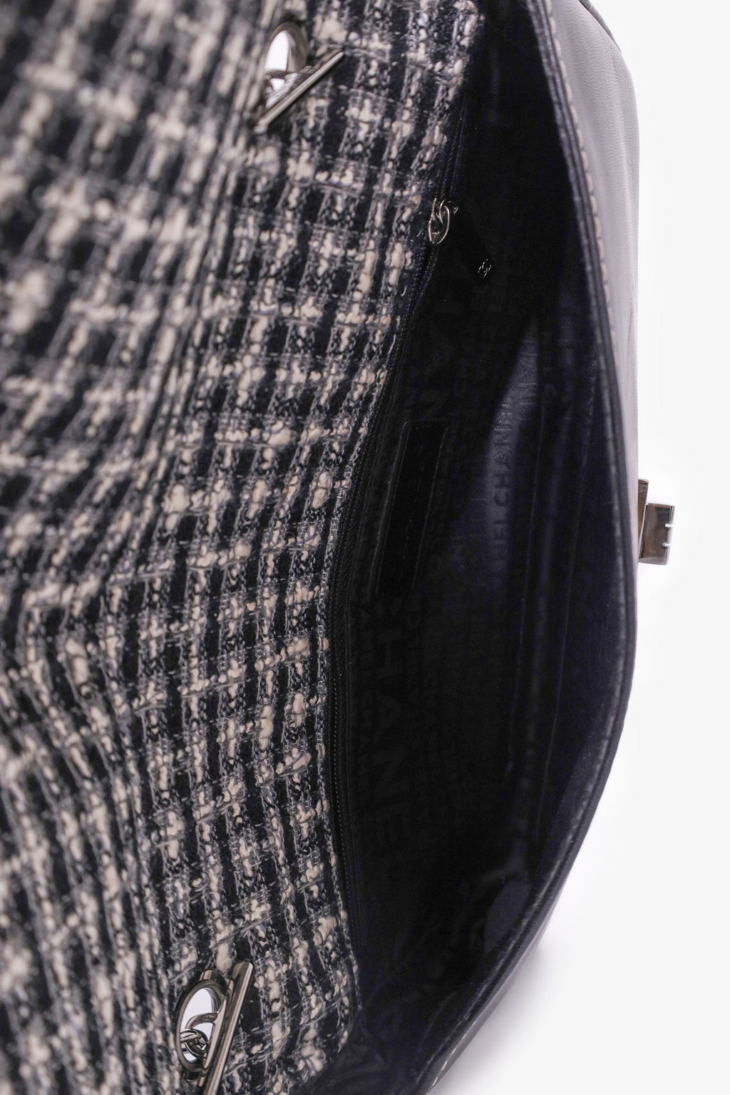 Pre-Loved Chanel™ 2004/05 Black/White Tweed/Leather Brick Reissue Flap Bag