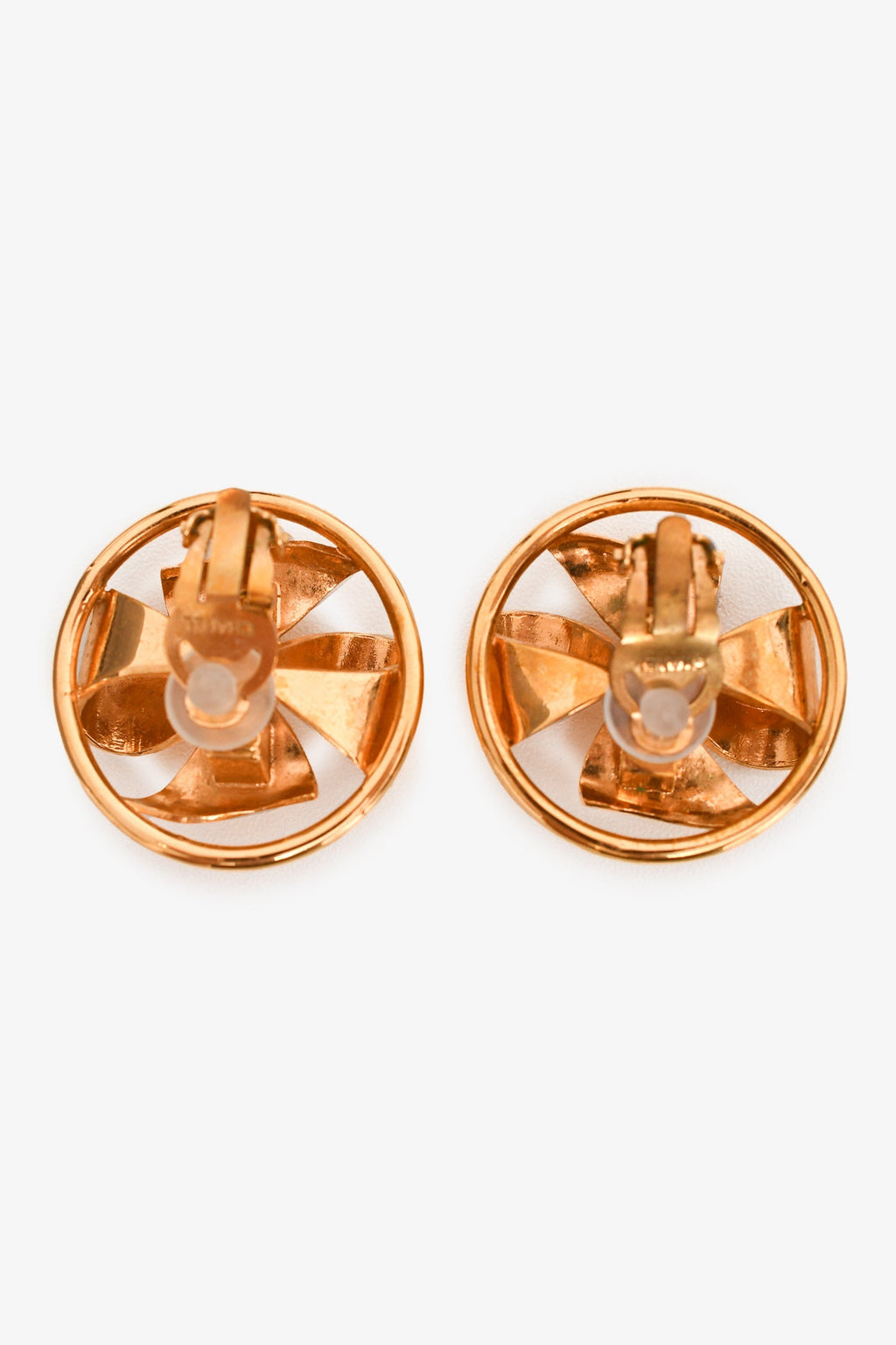 Pre-Loved Chanel™ Gold Tone CC Pinwheel Pearl Clip-On Earrings