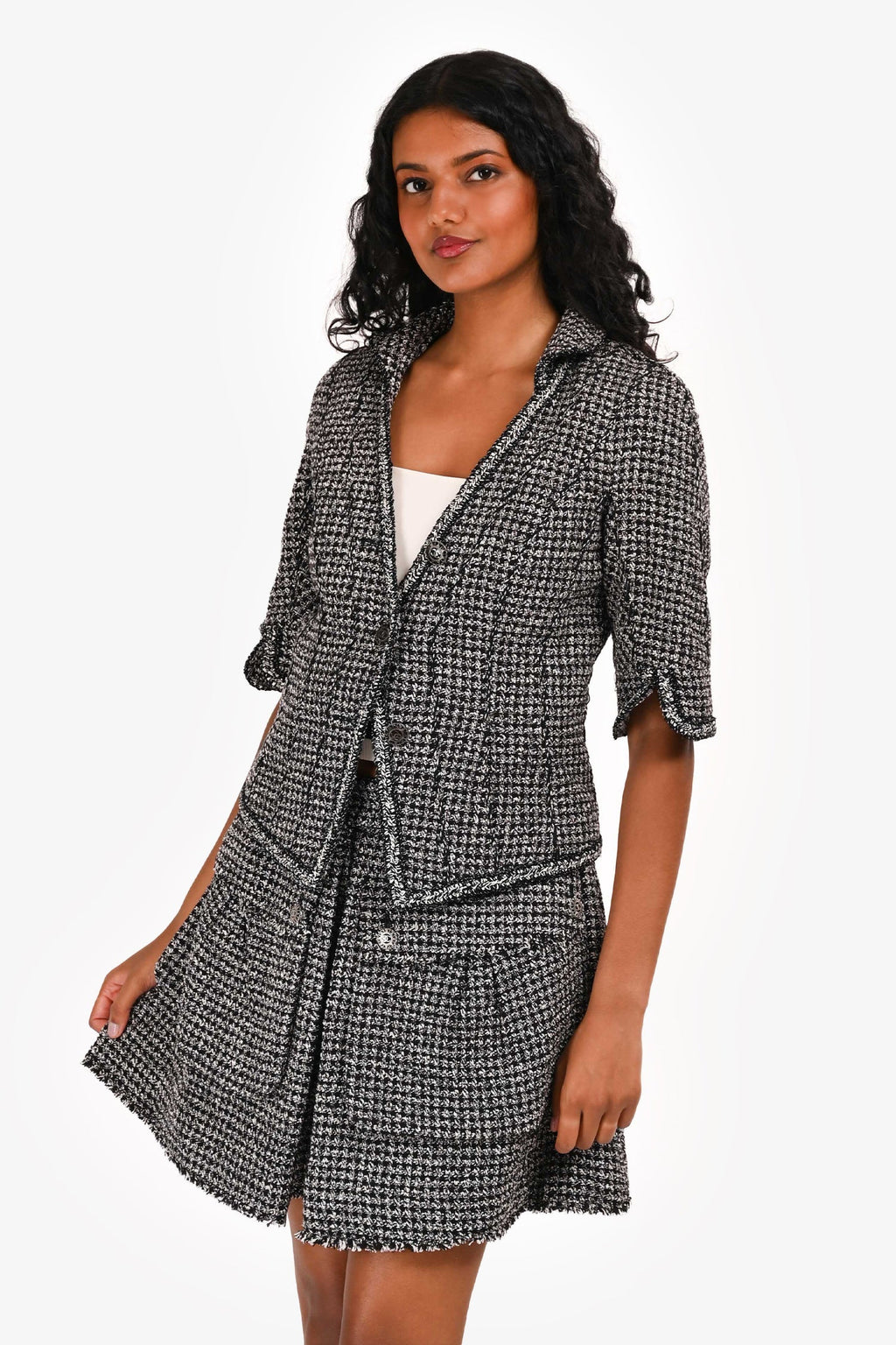 Pre-Loved Chanel™ 2010 Black/White Short Sleeves Tweed Jacket + Skirt Sets Size 38