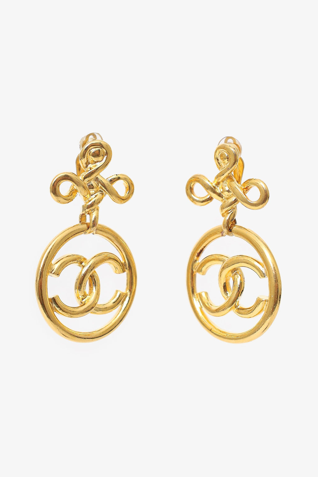 Pre-Loved Chanel™ 1993 Gold Tone Knot CC Drop Earrings