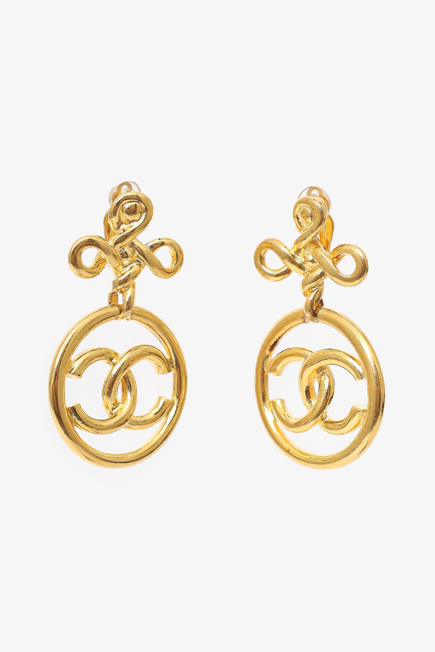 Pre-Loved Chanel™ 1993 Gold Tone Knot CC Drop Earrings