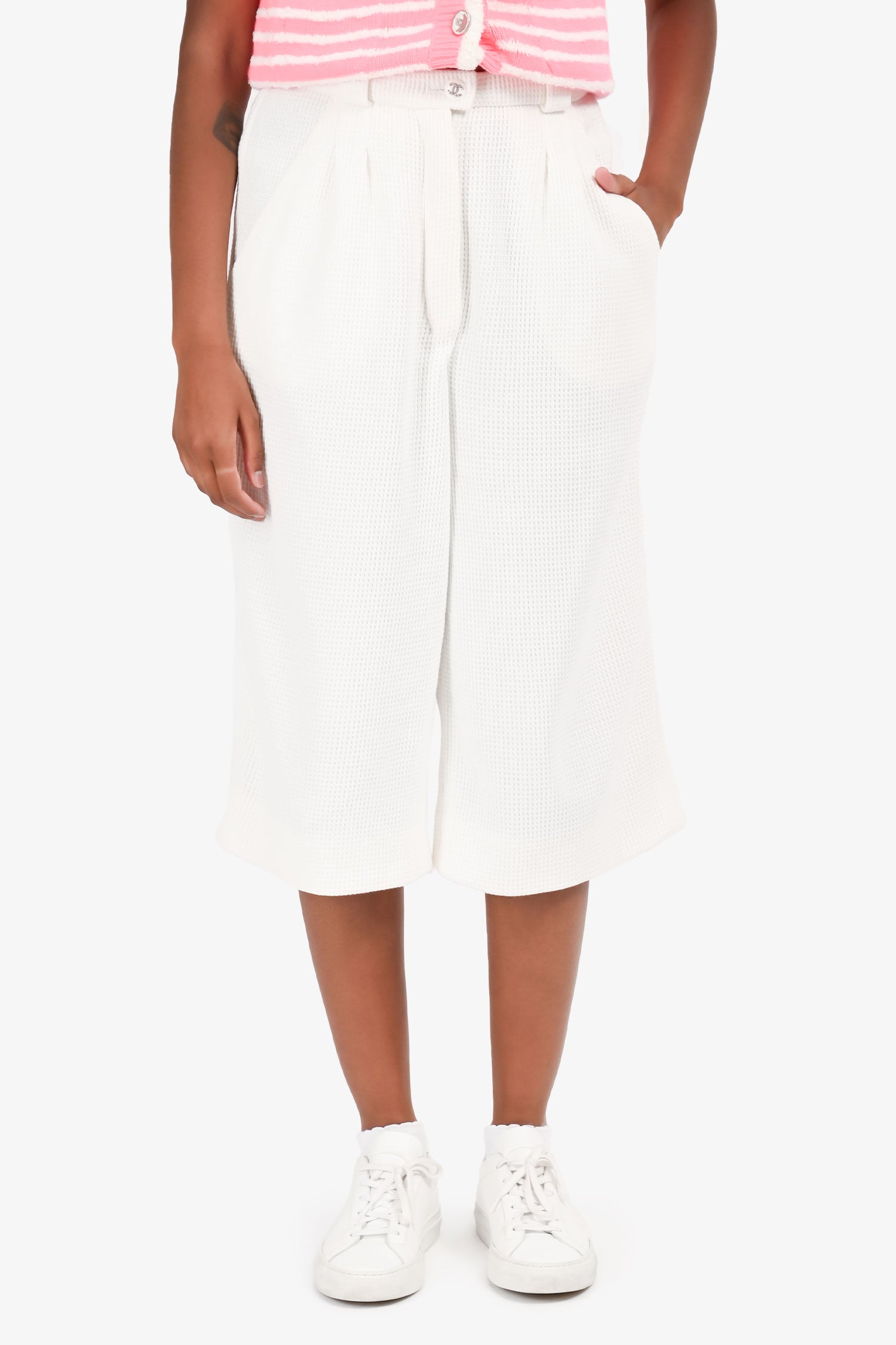 Pre Loved Chanel™ White Waffle Print Long Pleated Shorts Size 36