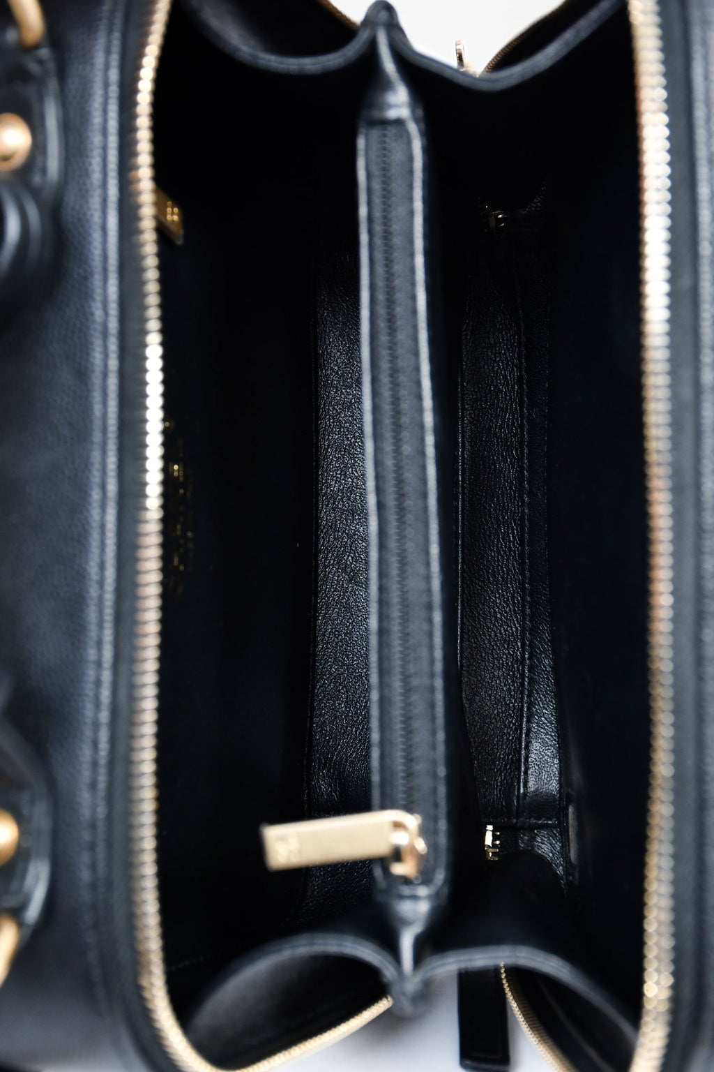 Pre-Loved Chanel™ 2018 Black Caviar Leather Filigree Medium Vanity Case Crossbody