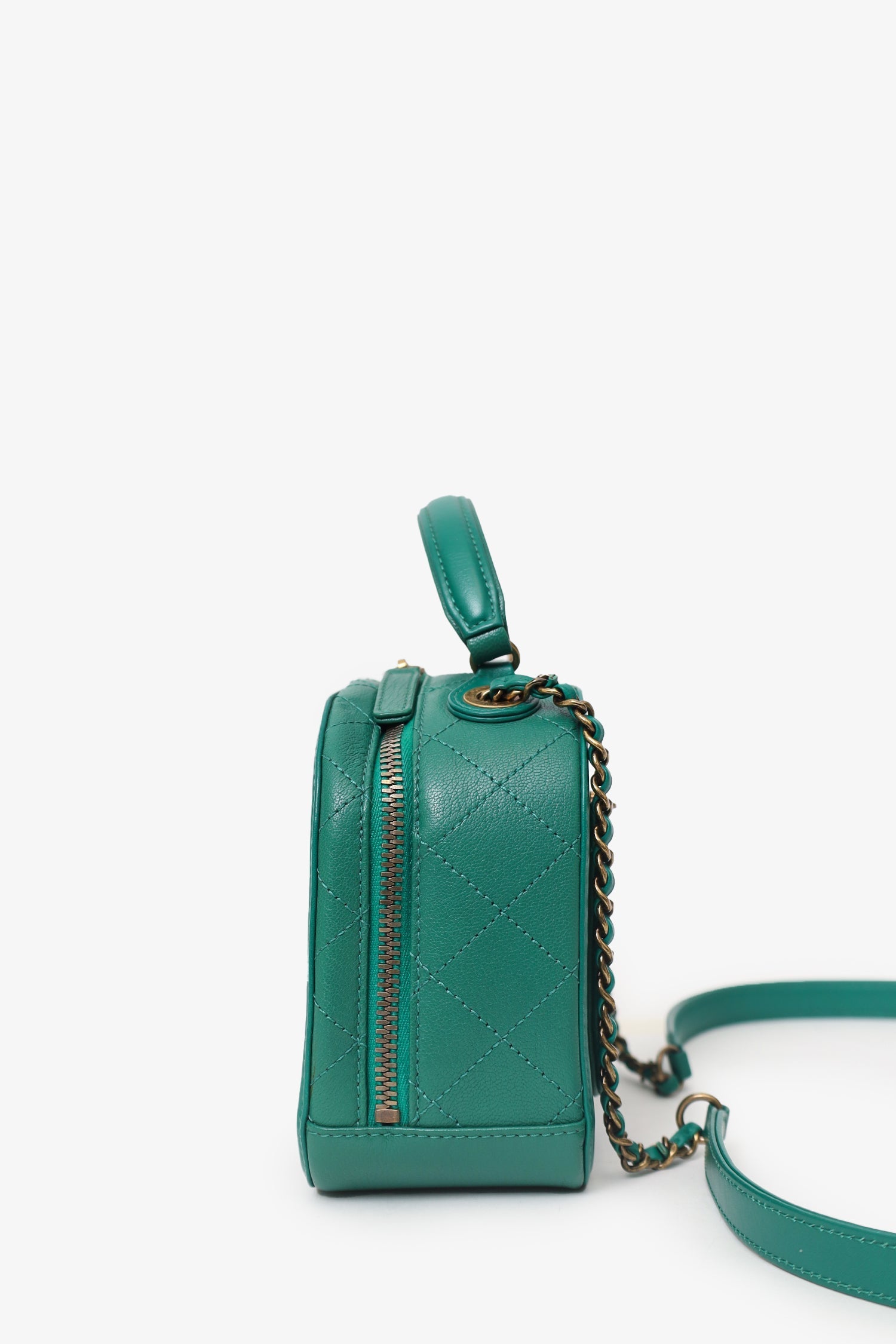 Pre-Loved Chanel™ 2016-17 Green Leather Small Coco Curve Vanity Case