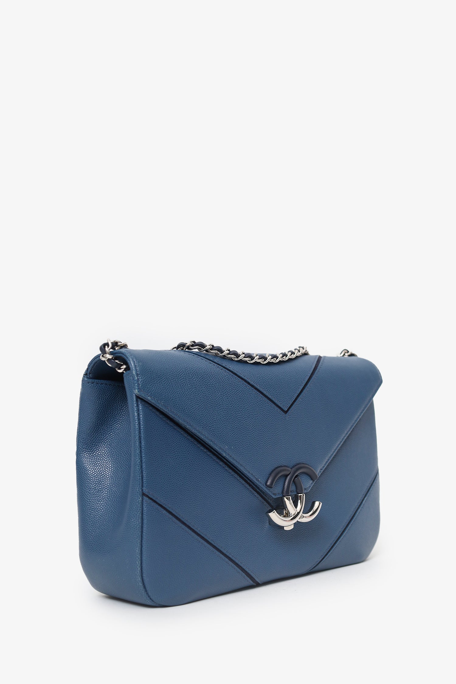 Pre-Loved Chanel™ 2016/2017 Navy Caviar Leather Macro Chevron Flap Bag