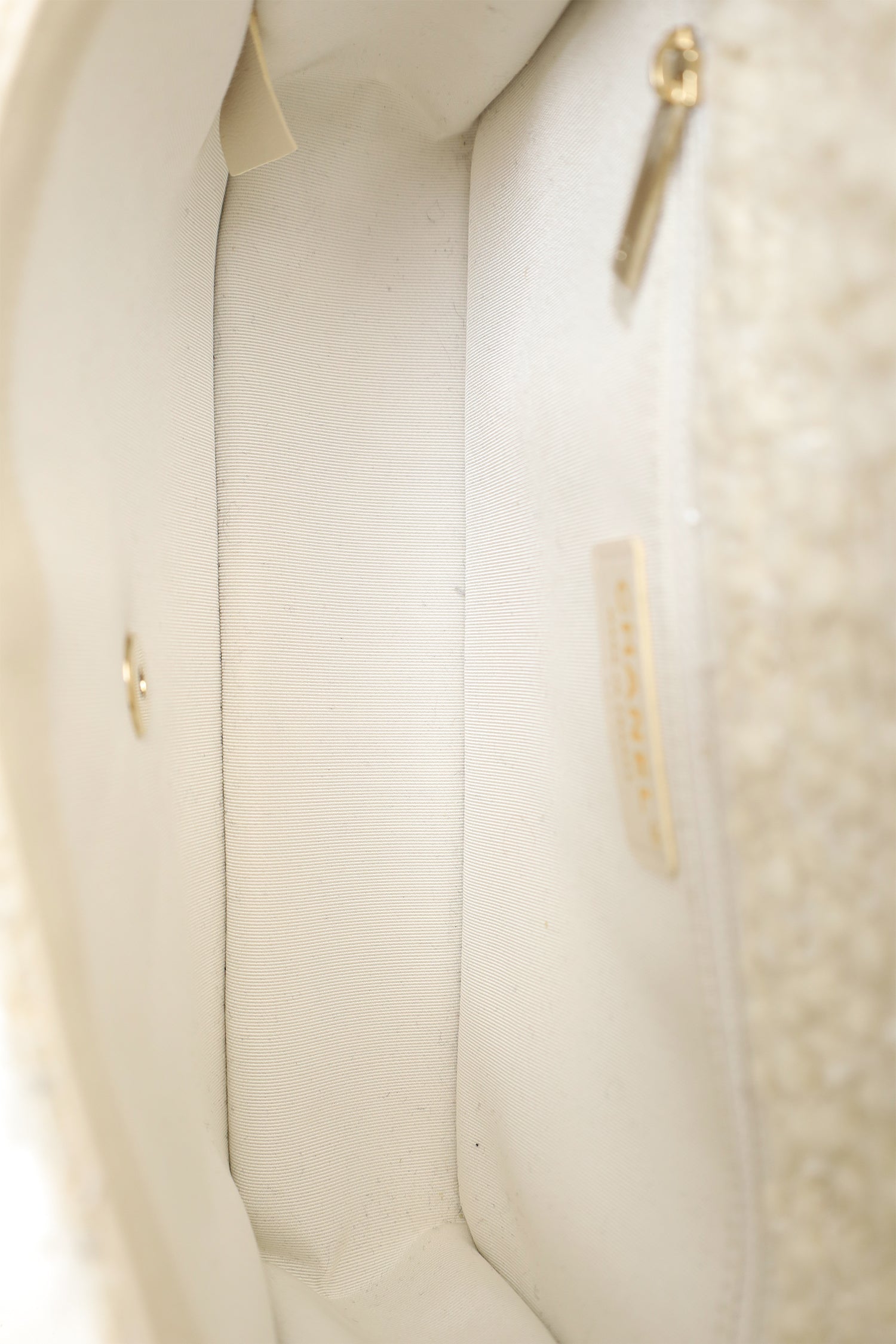 Pre-Loved Chanel™ White Medium Tweed Bag
