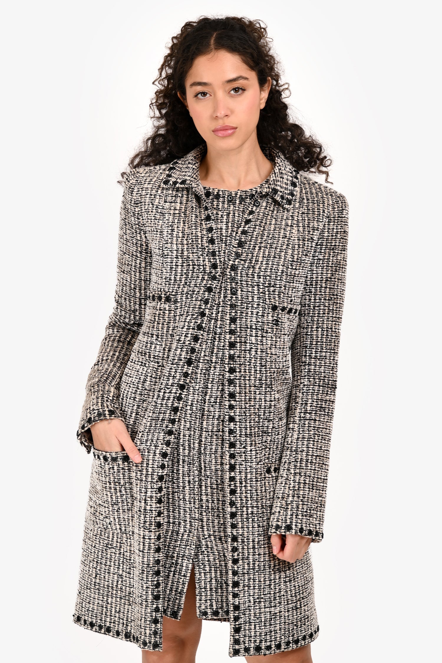 Pre-Loved Chanel™ White/Black Velvet Tweed Button Detailed Coat Size 38