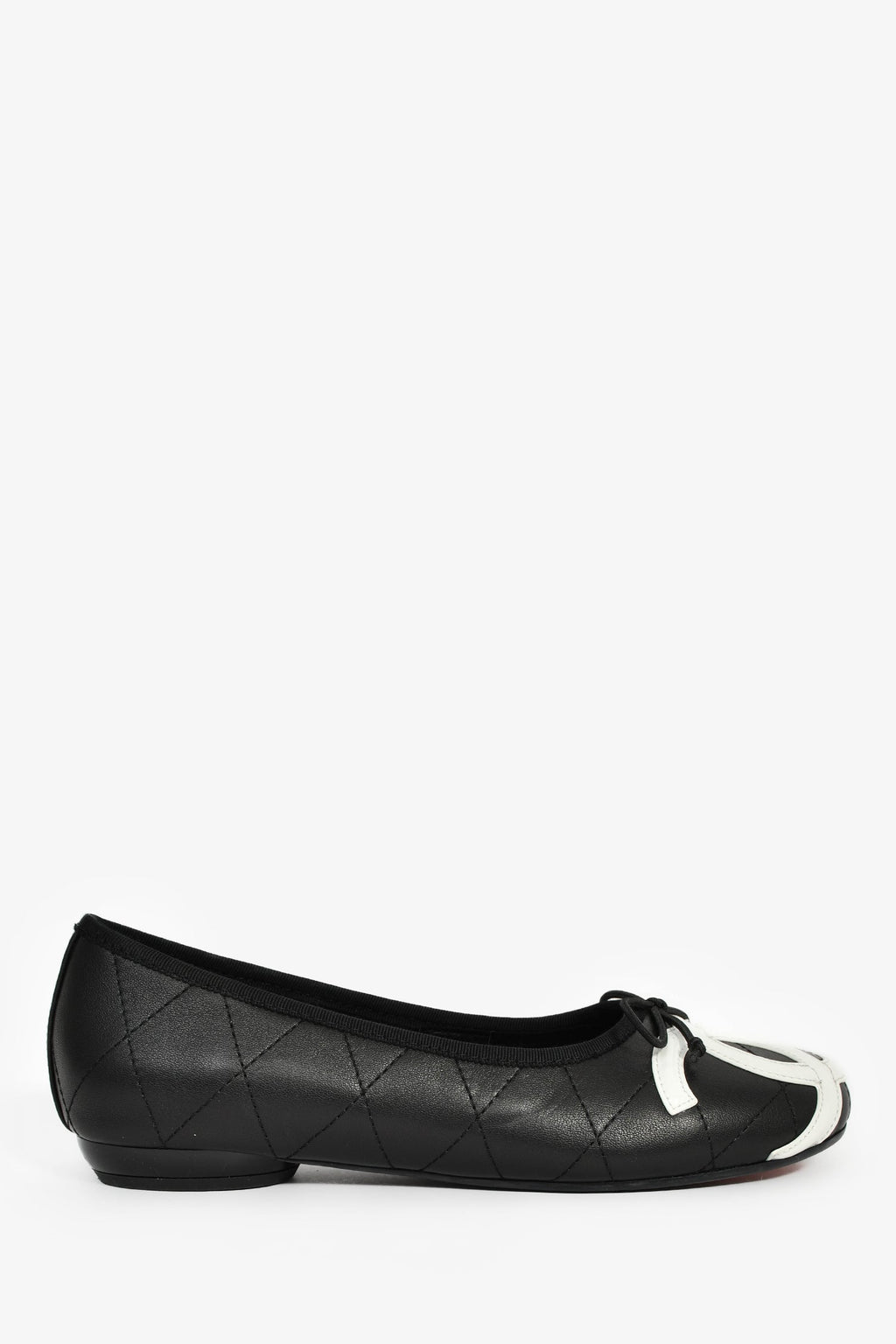 Pre-Loved Chanel™ 2004 Black/White 'Cambon' CC Ballet Flats Size 36