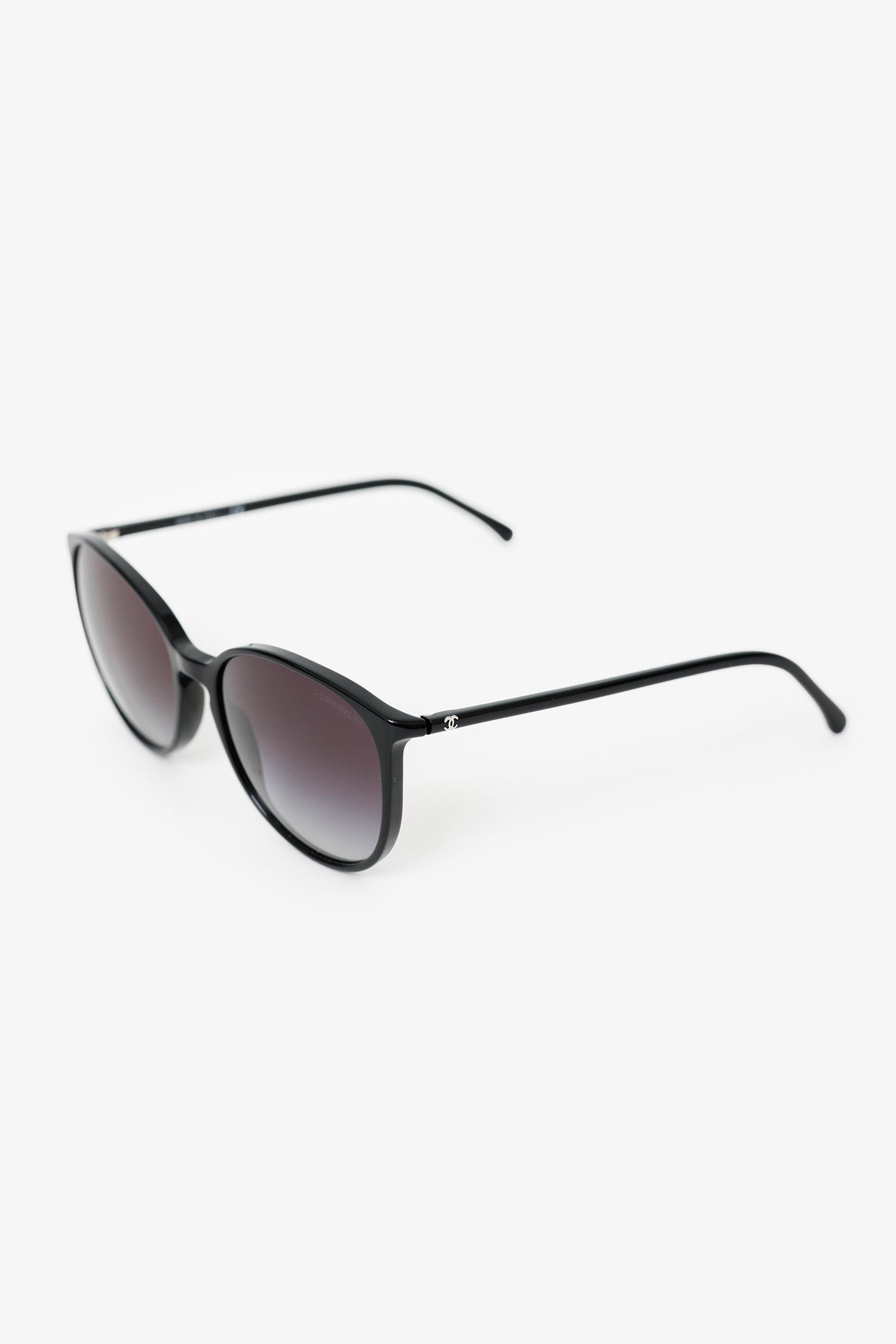 Pre-Loved Chanel™ Black Frame Interlocking CC Logo Round Sunglasses