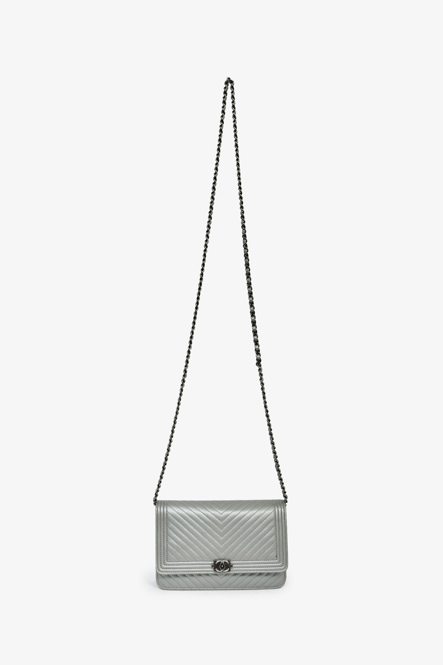 Pre-Loved Chanel™ 2016 Silver Metallic Caviar Leather Chevron Wallet on Chain