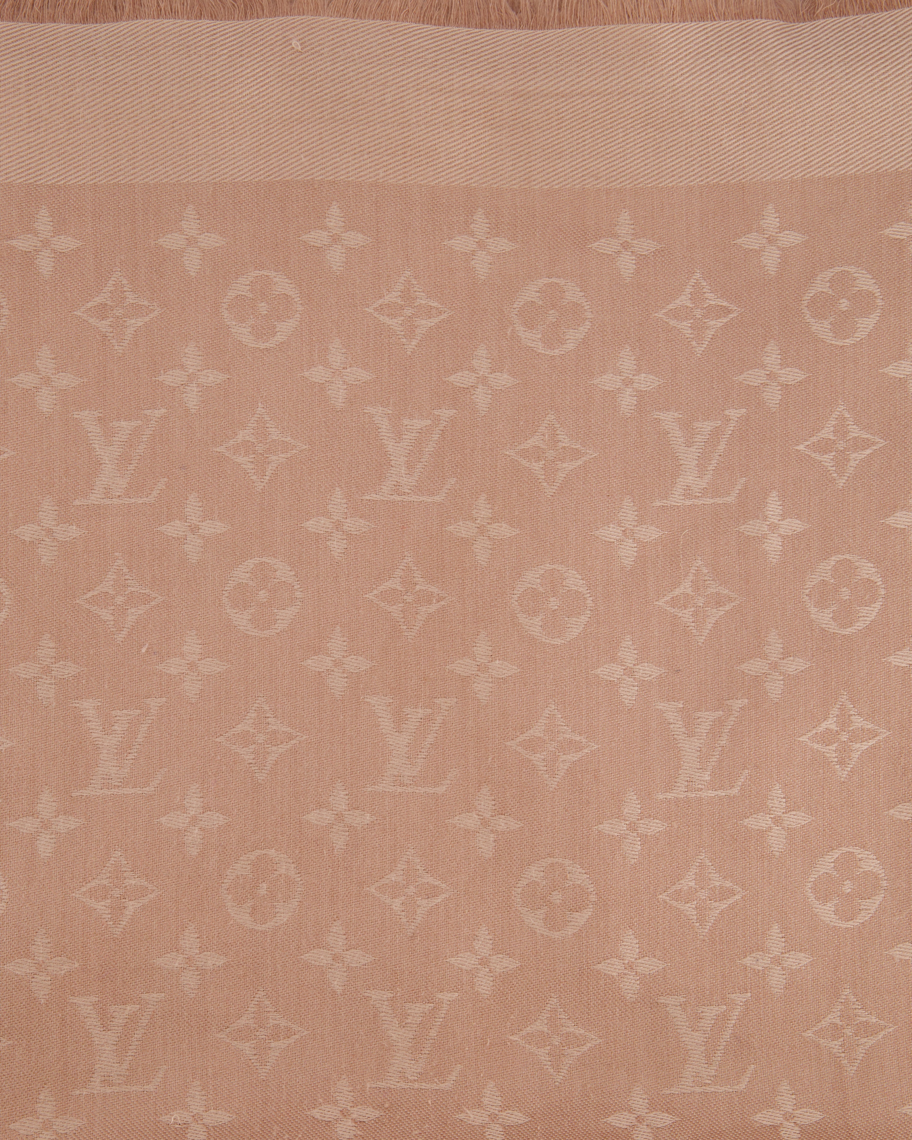 Louis Vuitton Pink Silk Monogram Shawl Size Size 142.5 cm x 142.5cm
