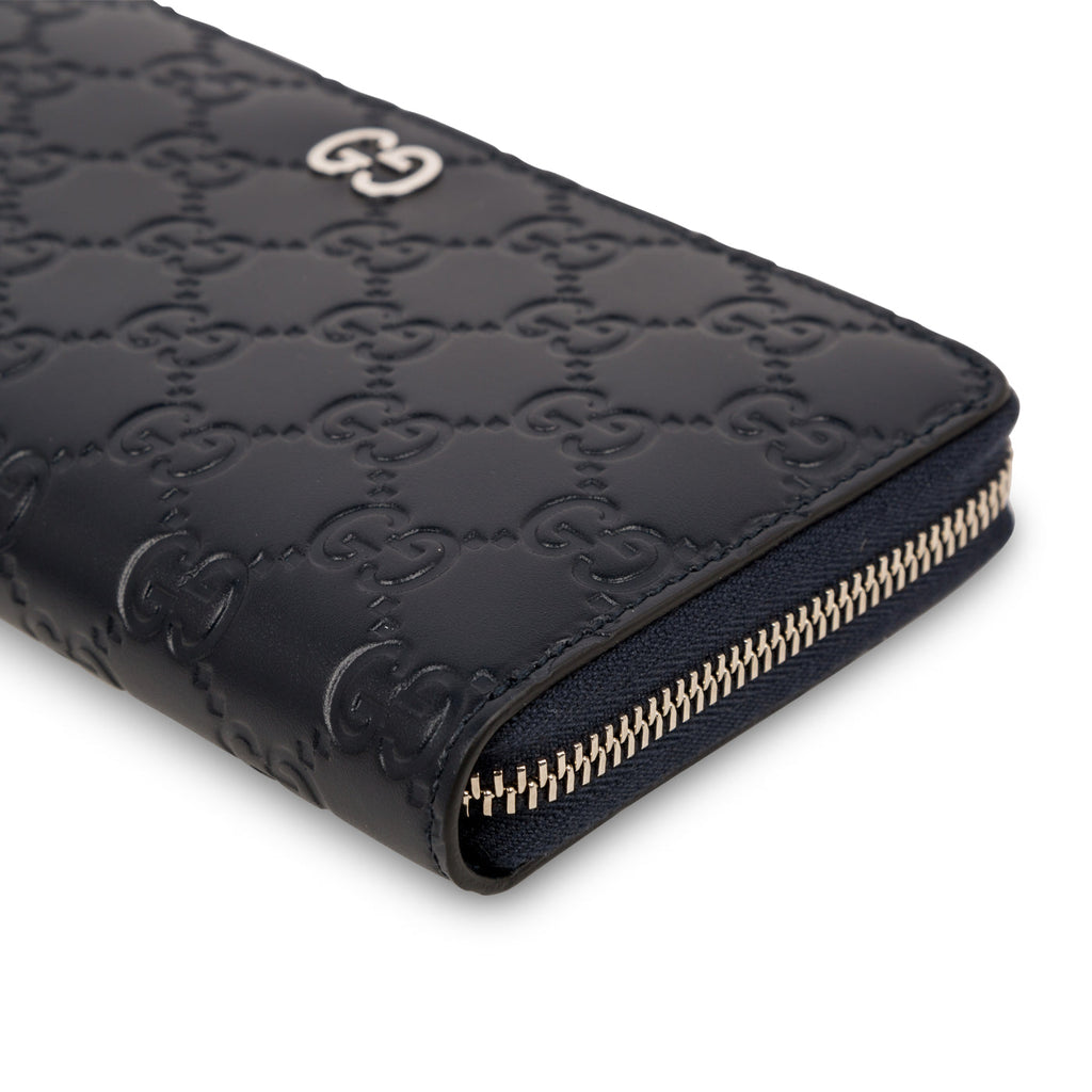 Gucci Signature GG Zip around wallet