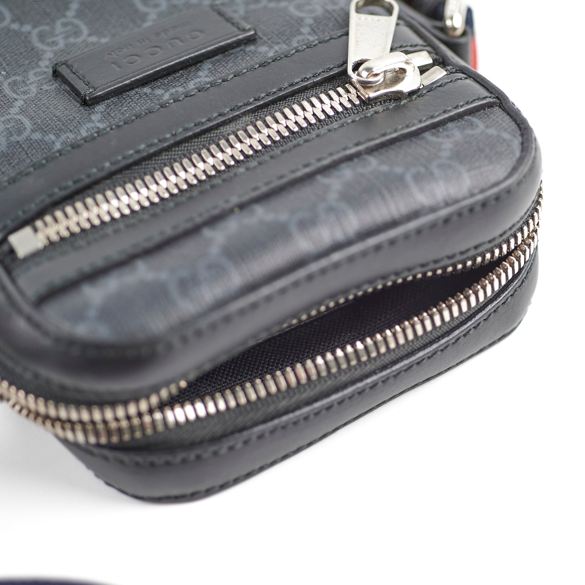 Gucci GG Supreme Messenger Bag Dark Grey