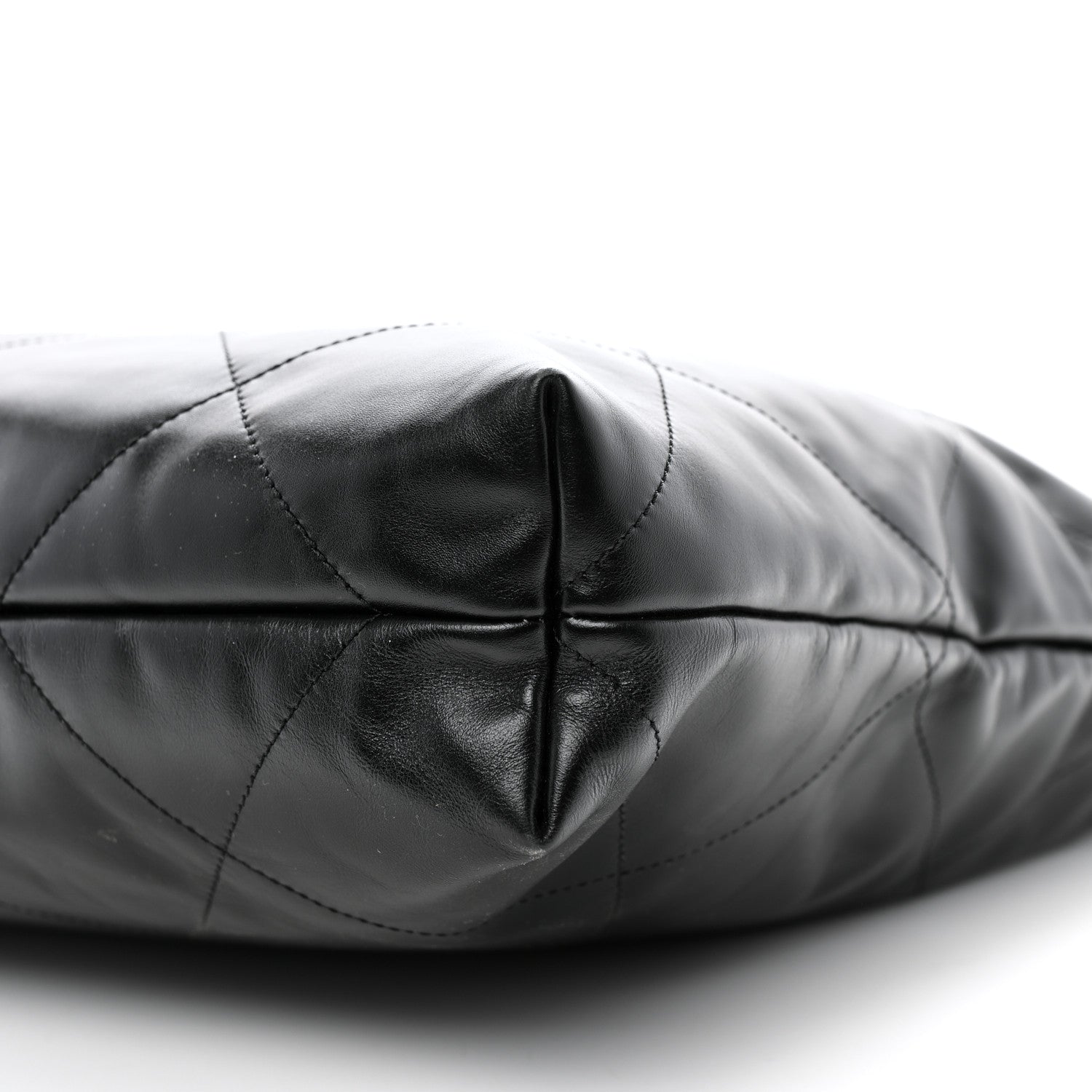 Shiny Calfskin Quilted Chanel 22 Black