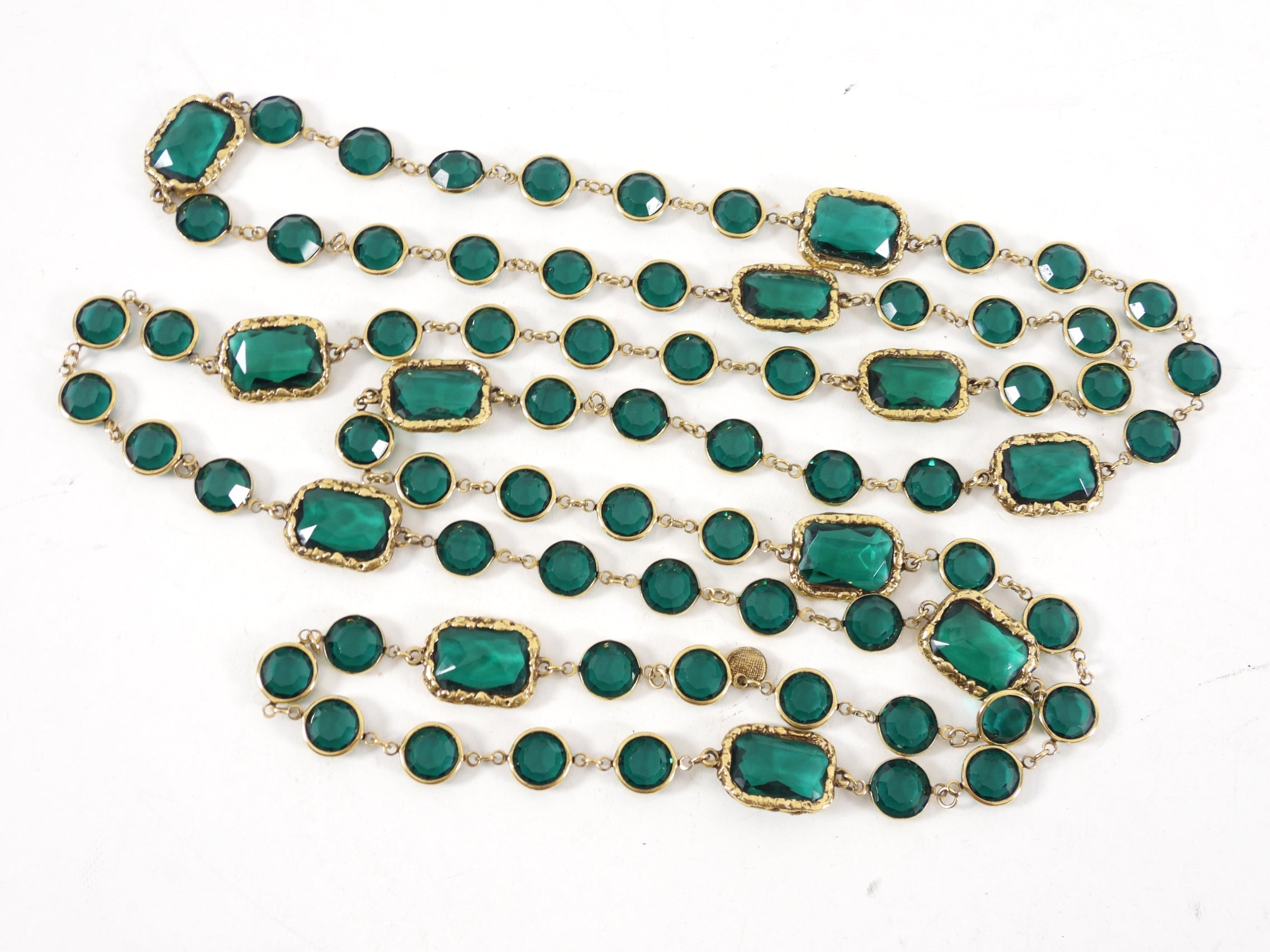 Chanel Vintage 1981 Emerald Green Gripoix Glass Chicklet Sautoir Necklace