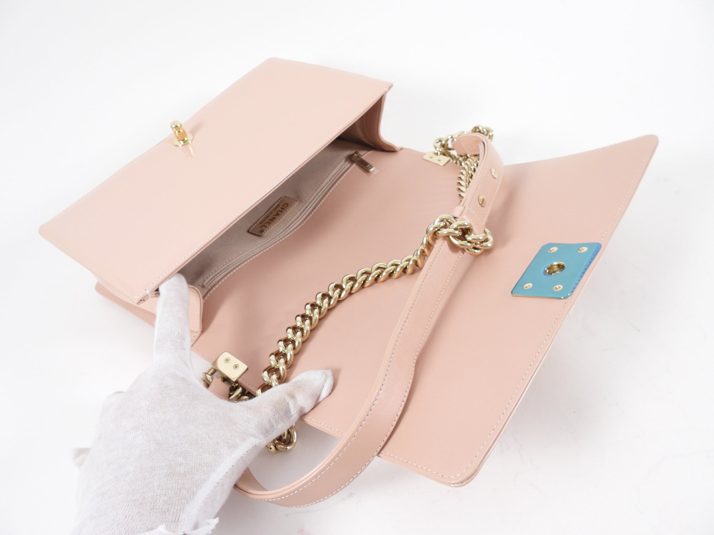 Chanel Iridescent Nude Pink Patent New-Medium Boy Bag GHW