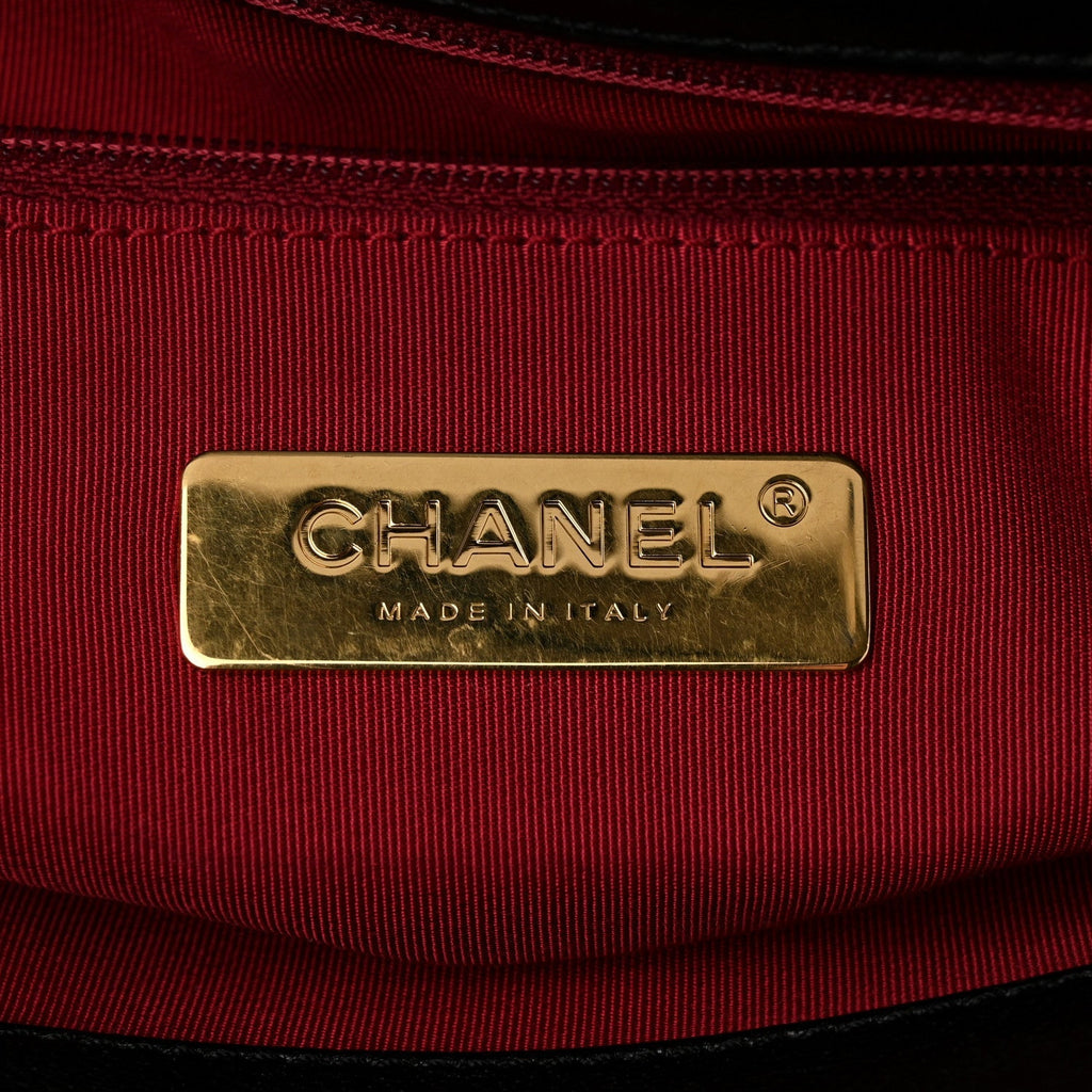 Lambskin Quilted Maxi Chanel 19 Flap Black